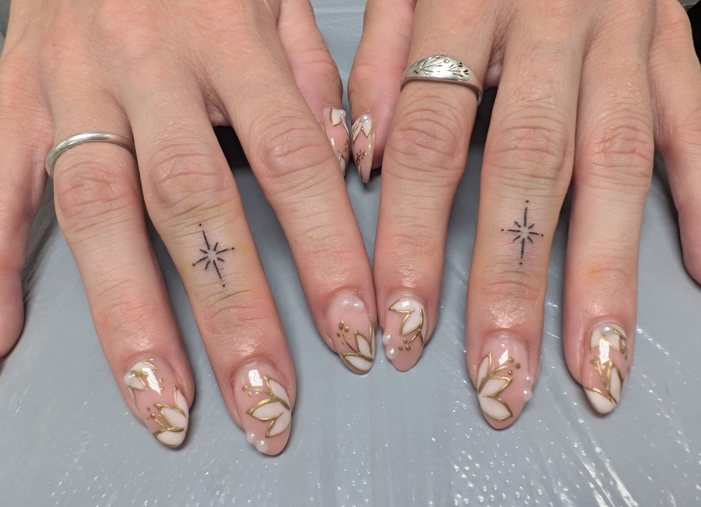 Freshly done mini star finger tattoos by a tattoo artist in London, Ontario